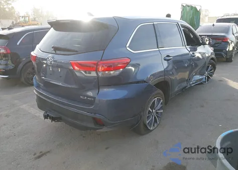 2019 Toyota Highlander Xle z USA, uszkodzony, nr VIN 5TDJZRFH9KS998774